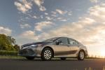 Toyota Camry Hybrid LE 2017 года (NA)
